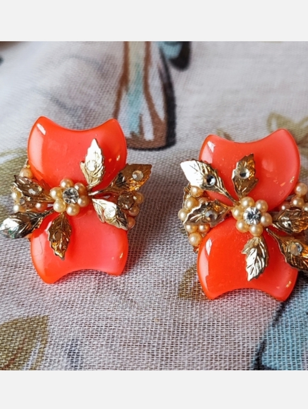 Orange Tangerine Orange Screwback Clip Vintage Coro Lucite Vintage Earrings EUC
